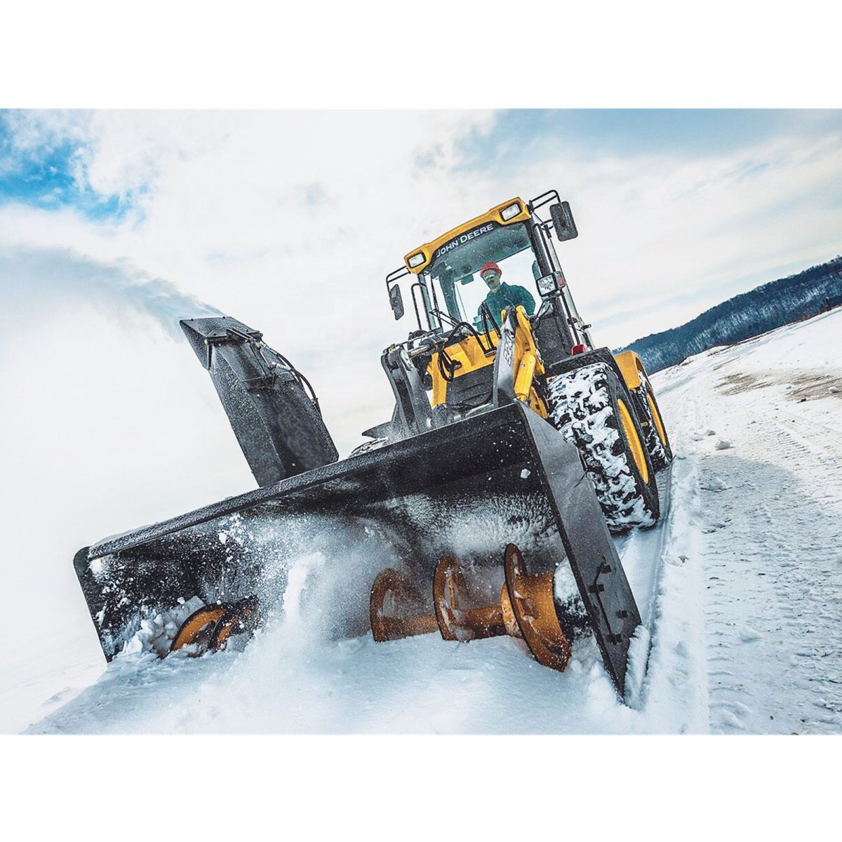 Трактор Джон Дир для уборки снега