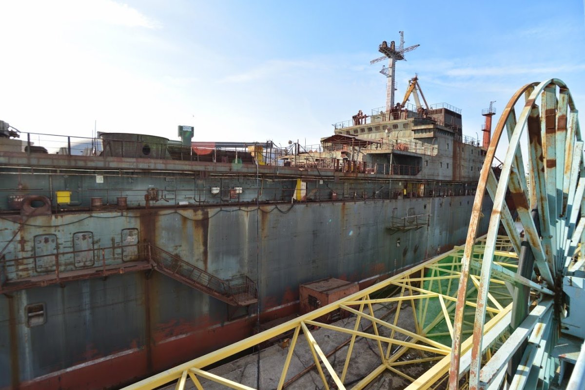 Плавучие технические базы