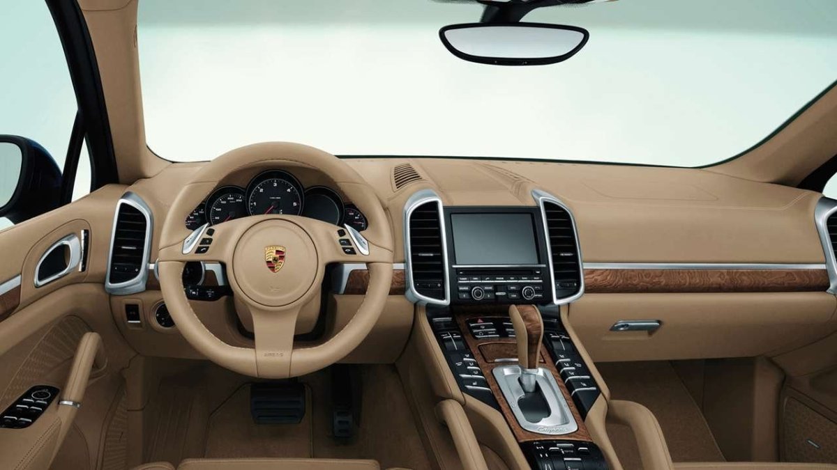 Порше Кайен 2010 салон