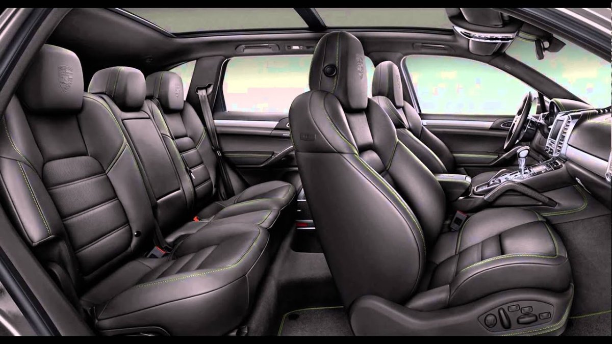 Порше Кайен салон сзади