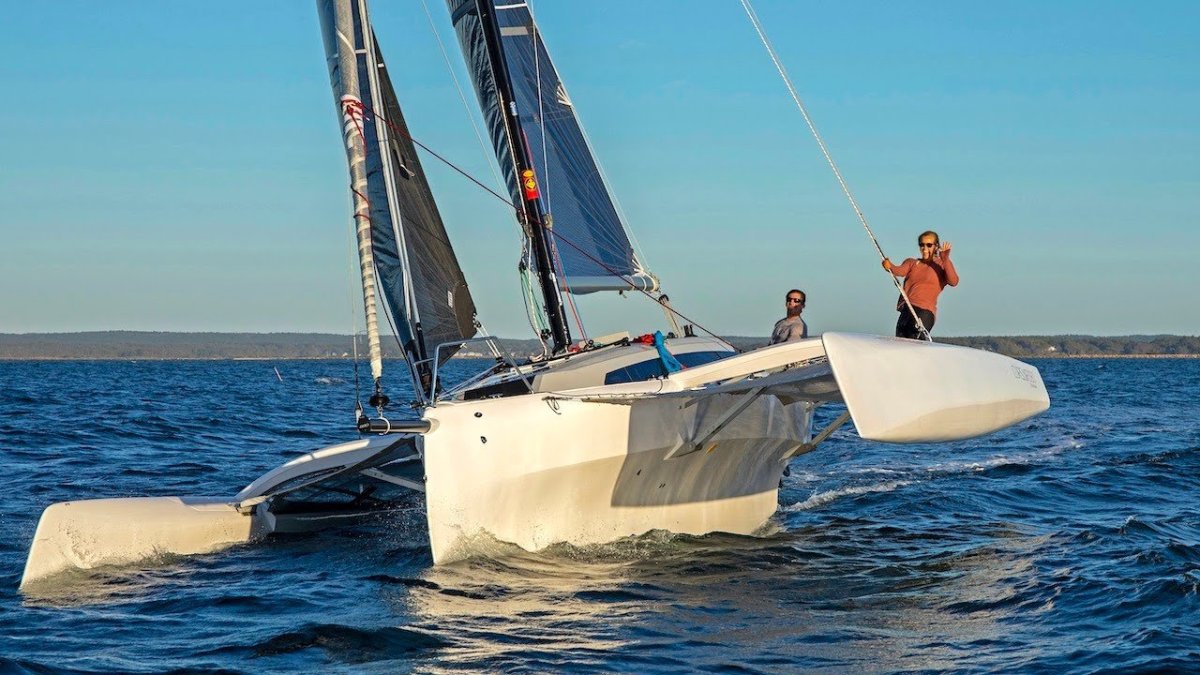 Тримаран Wavepiercer