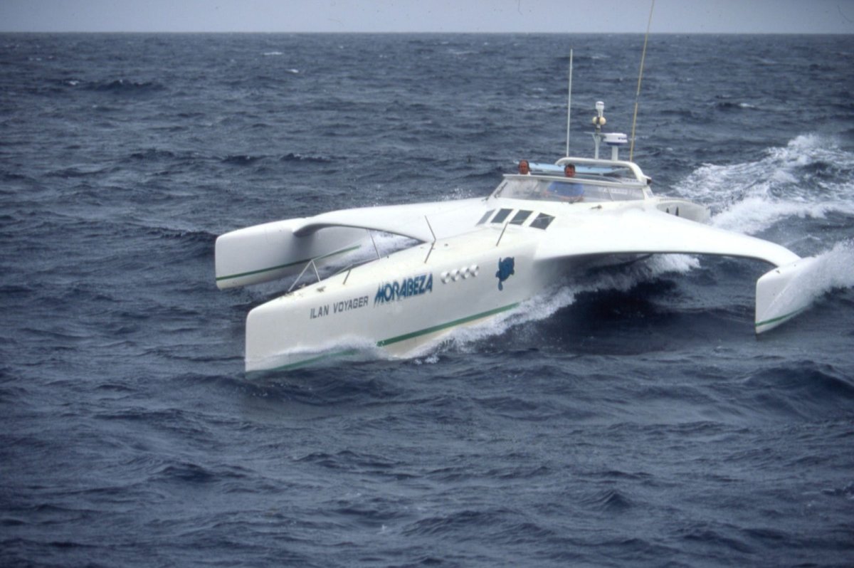 Тримаран лодка