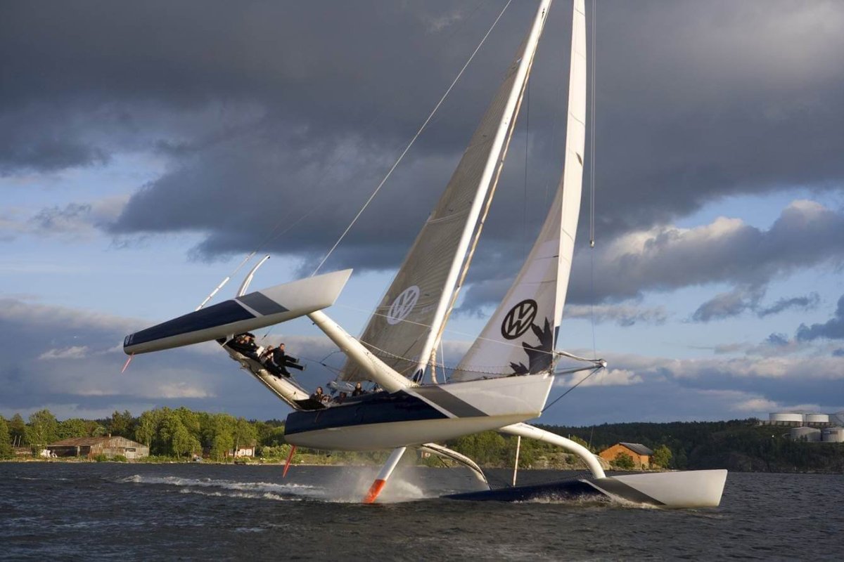 Парусно-моторный тримаран Финвал