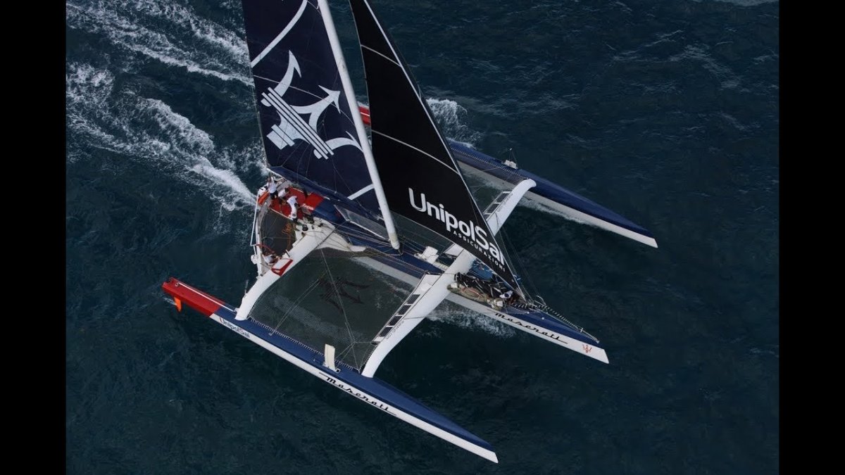 Гоночный тримаран