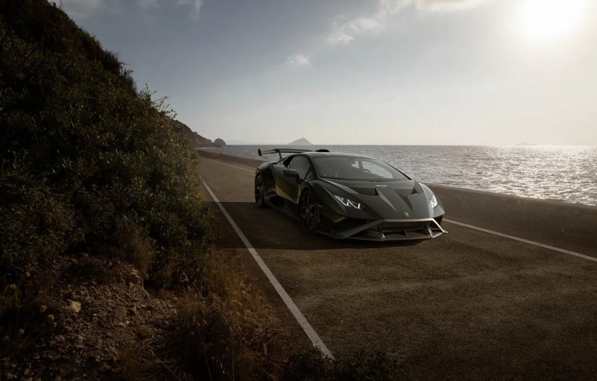 Ламборгини Хуракан sto 2022