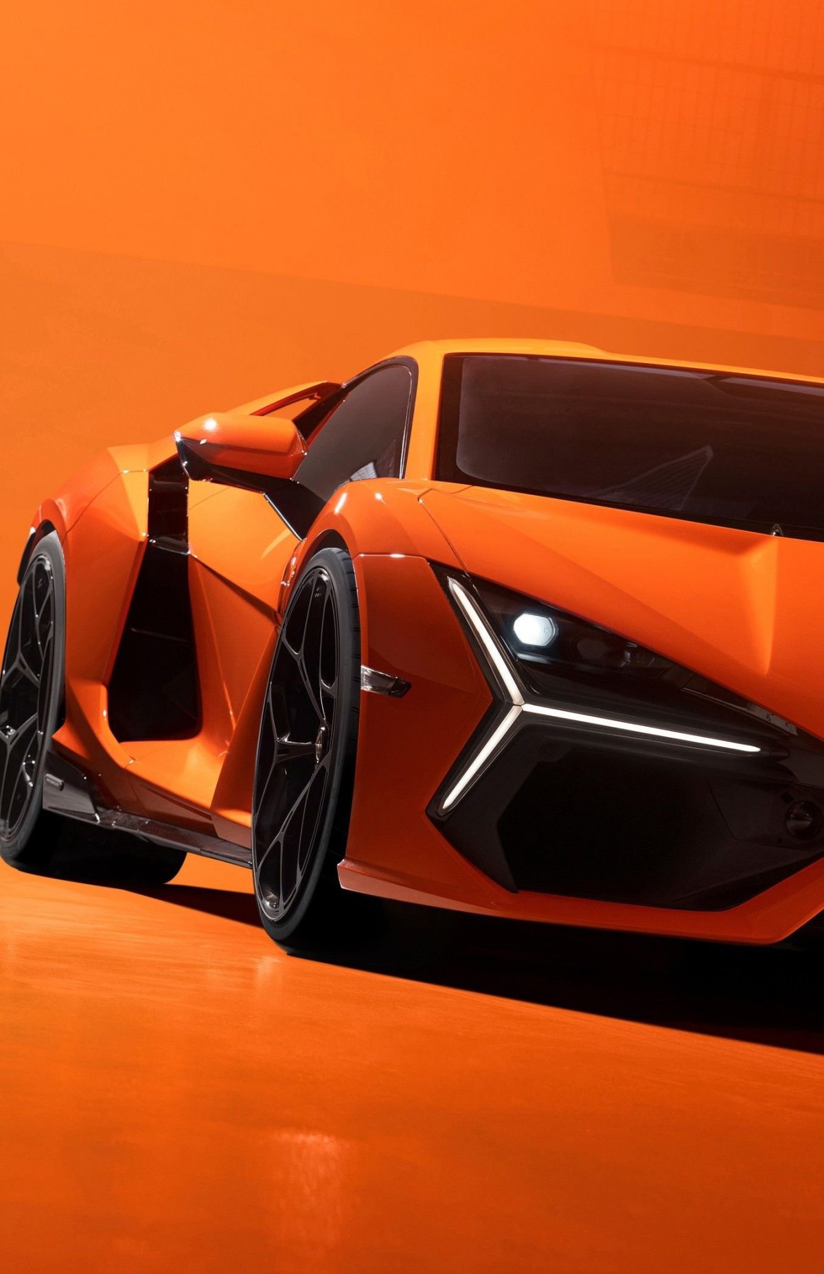 Ламборгини revuelto