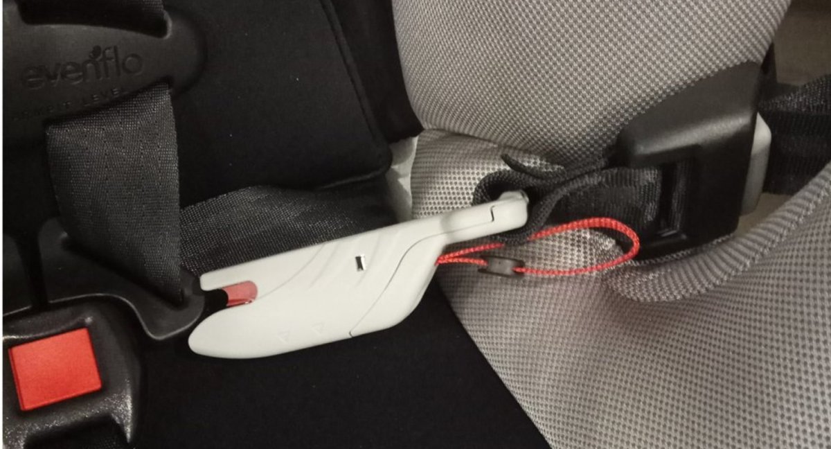 Крепление автокресла системой Latch