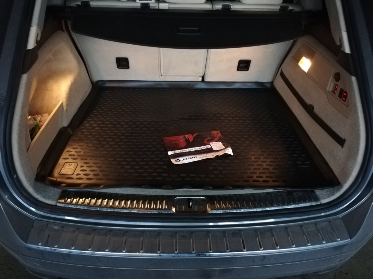 Коврик в багажник Туарег 2