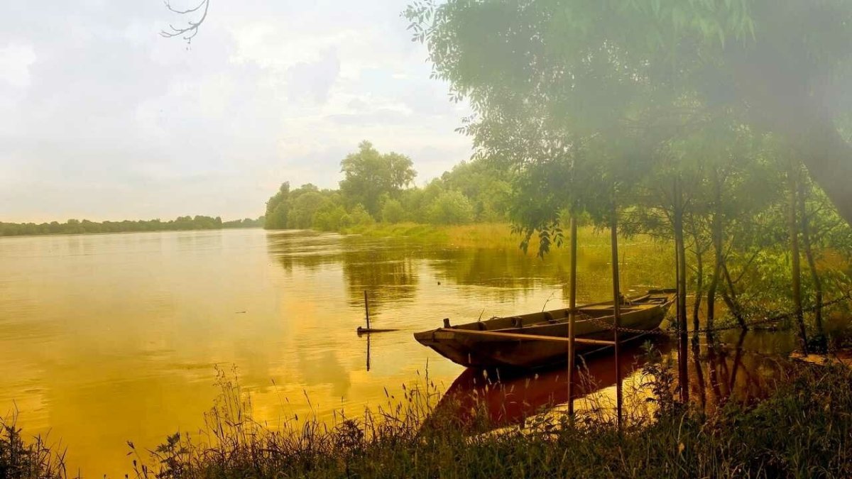 Деревня на берегу реки