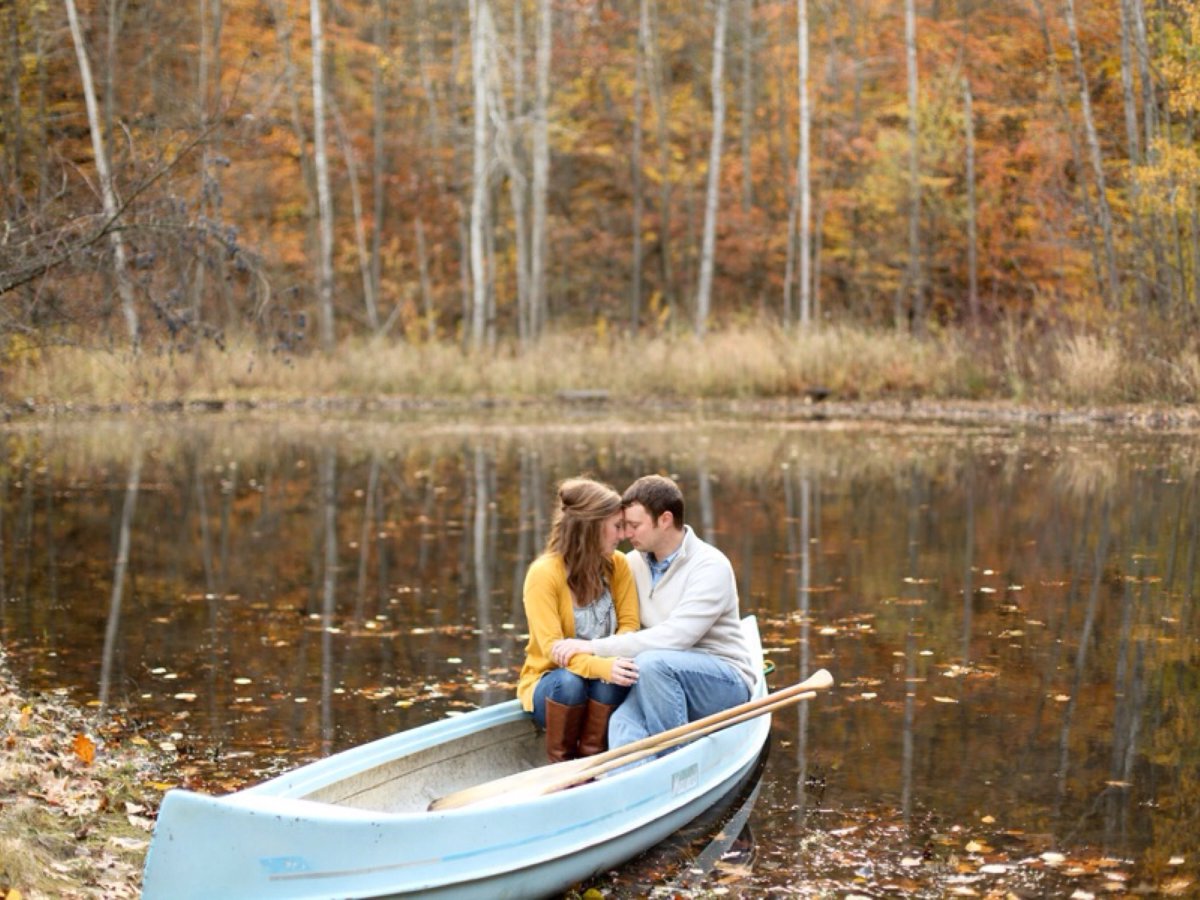 Влюбленные в лодке