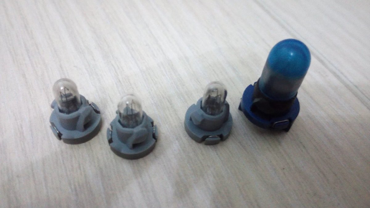 Лампа подсветки приборной Pajero 2