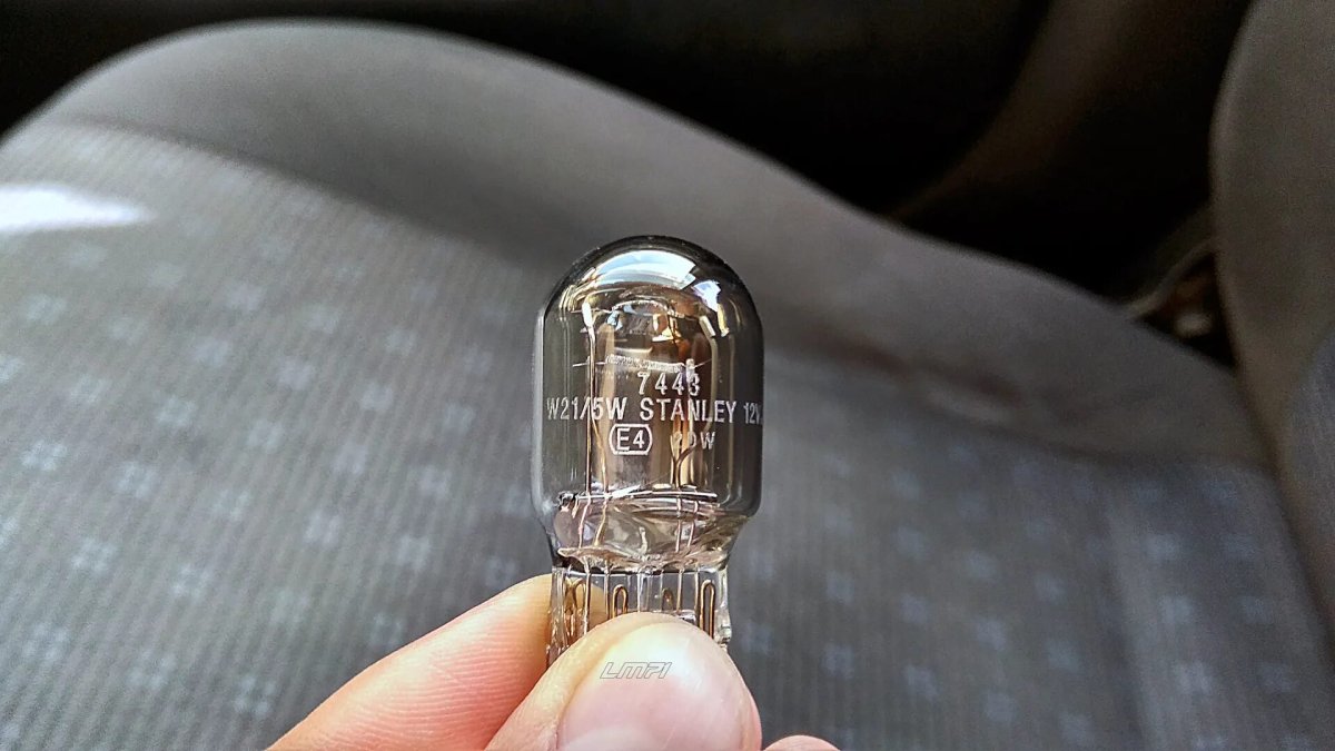 Лампа стоп сигнала Mitsubishi Lancer 9