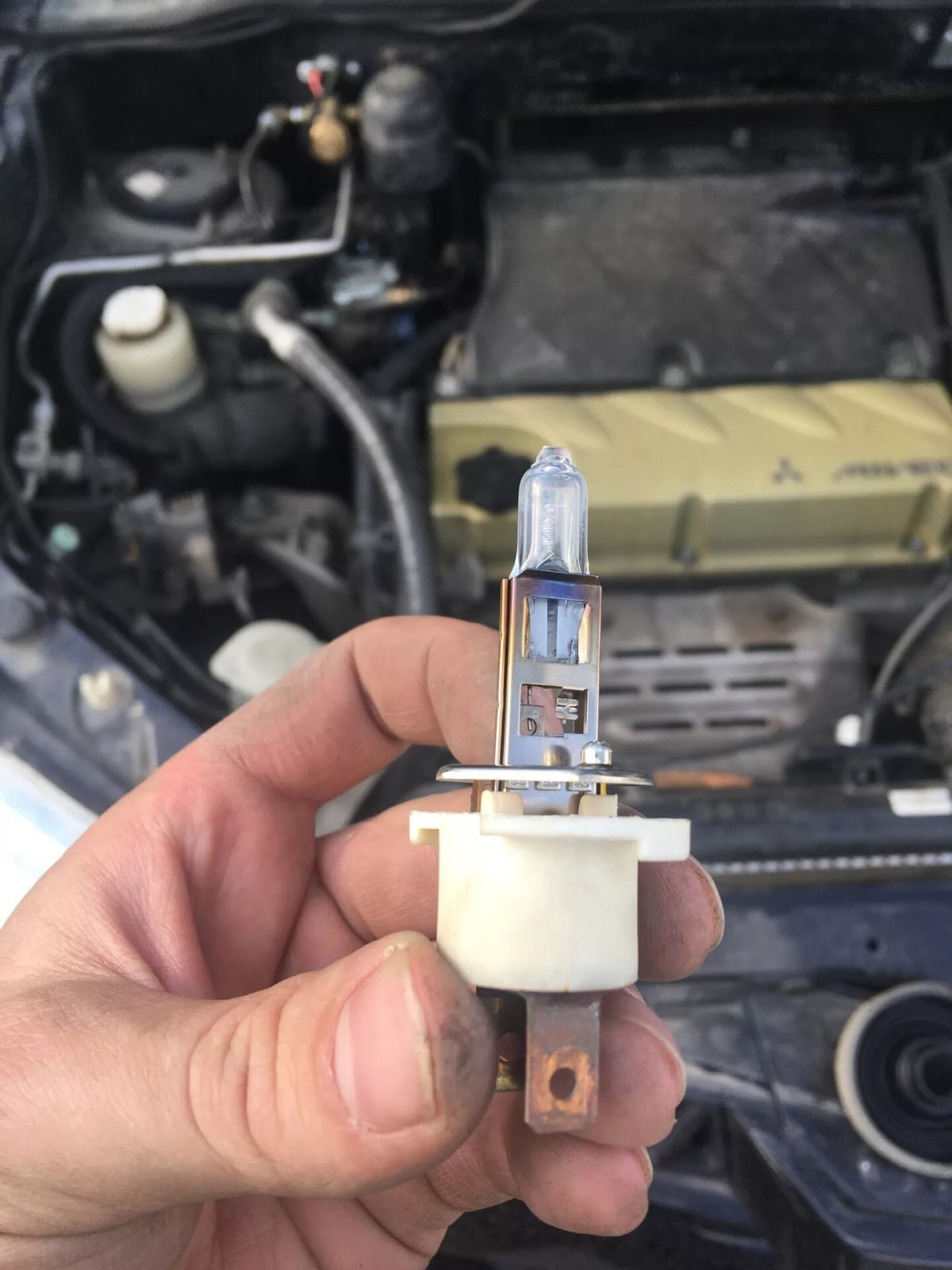 Mitsubishi Outlander 2006 лампа ближнего света