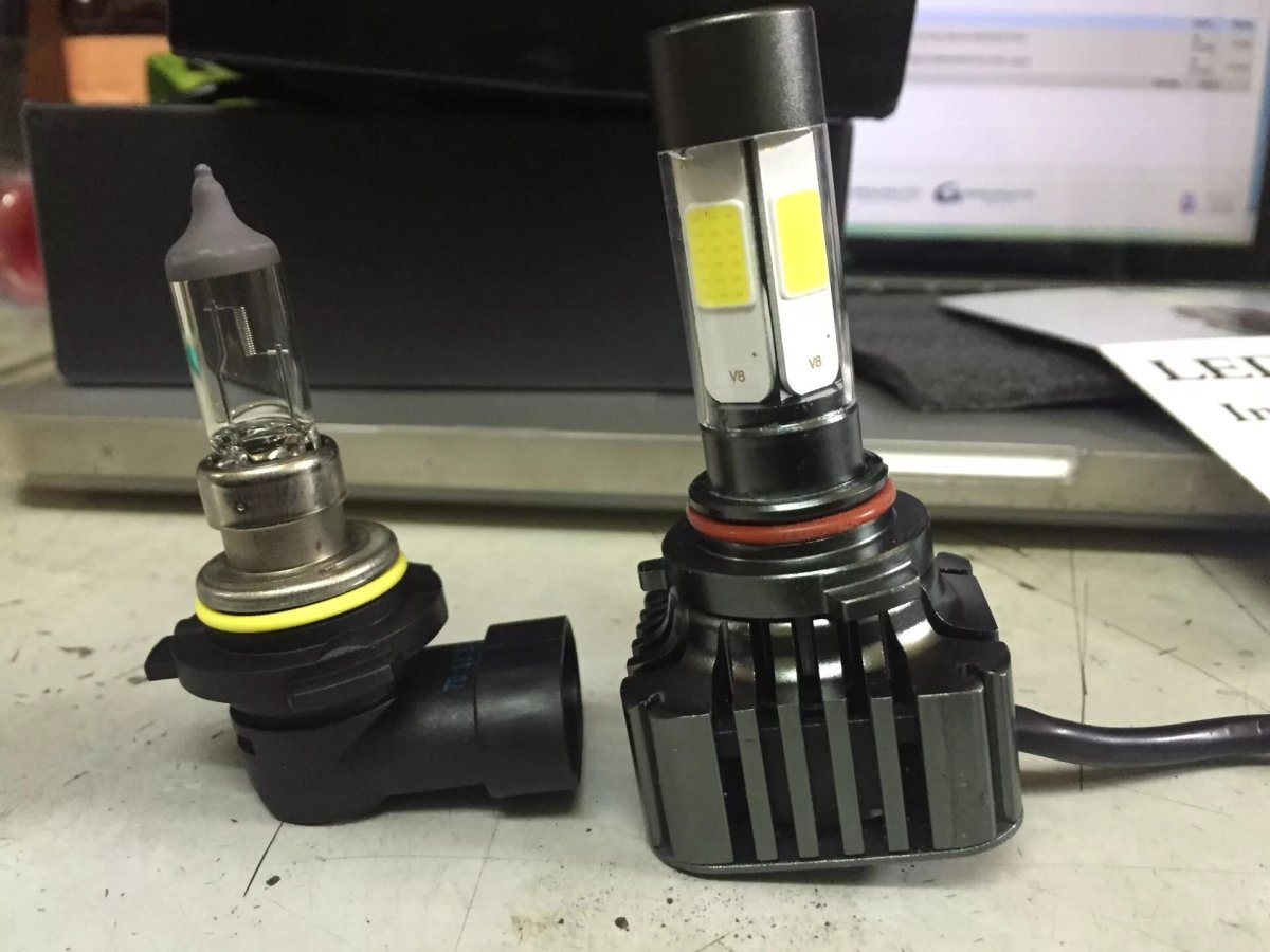 Лампа ближнего света Лансер 10