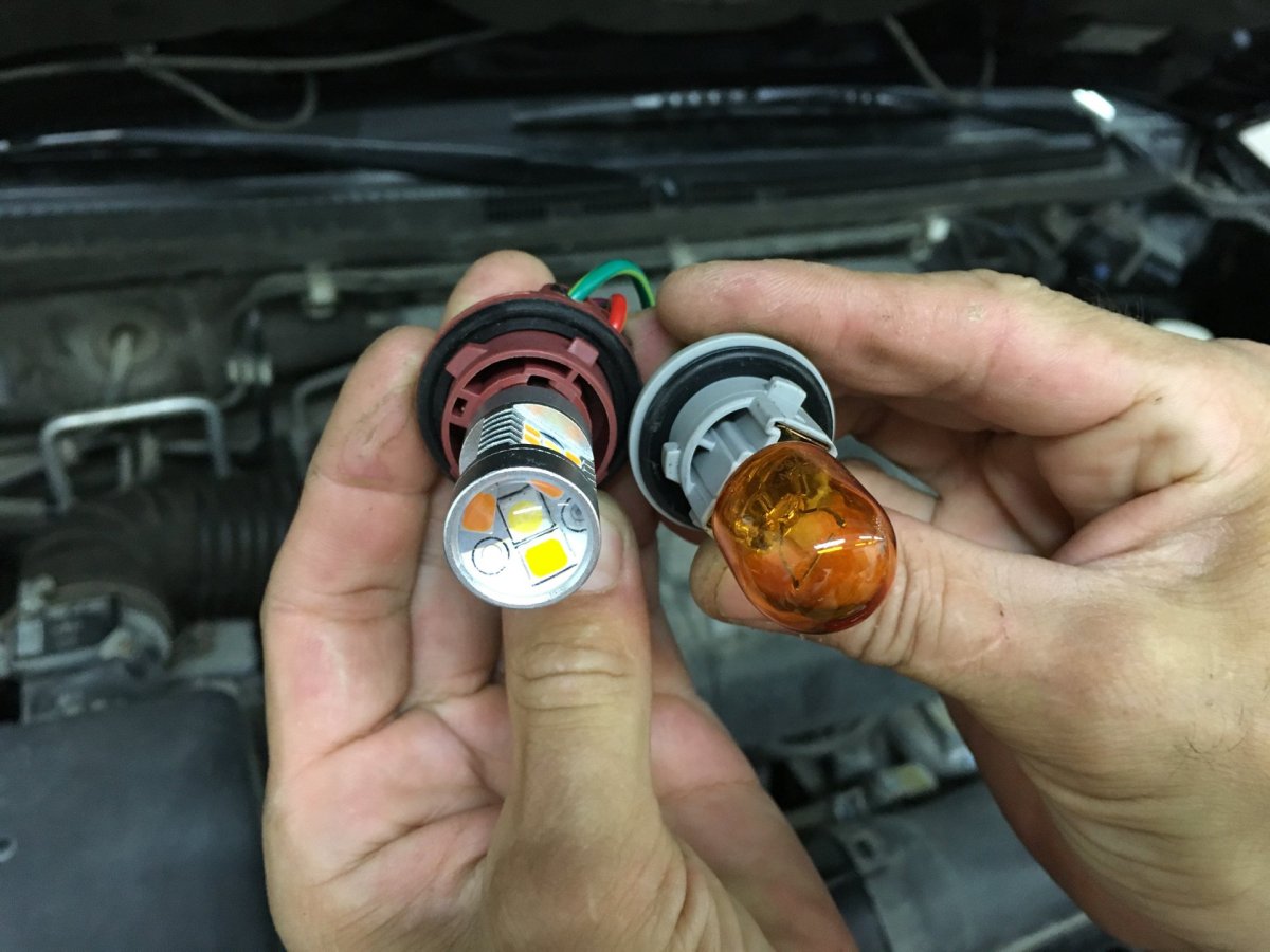 Цоколь лампы поворотника Mitsubishi Outlander XL