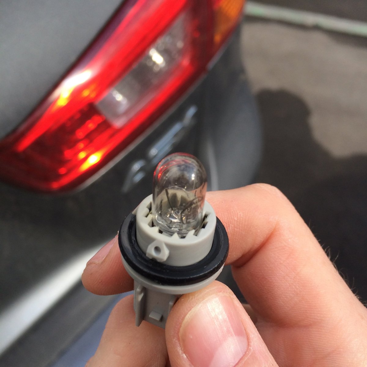 Цоколь лампы поворотника на Митсубиси АСХ