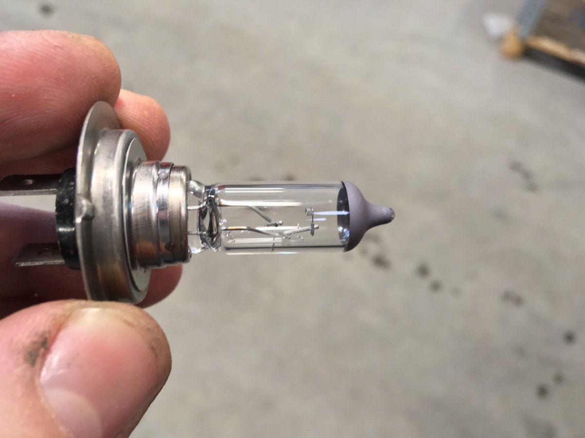 Лампочка Ближний свет Мицубиси Кольт