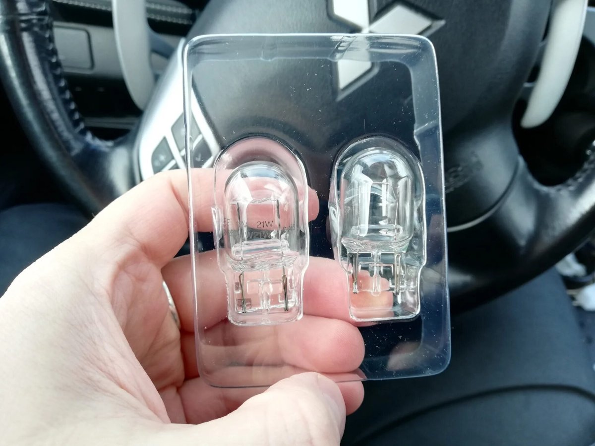 Лампочка стоп сигнала Аутлендер 3