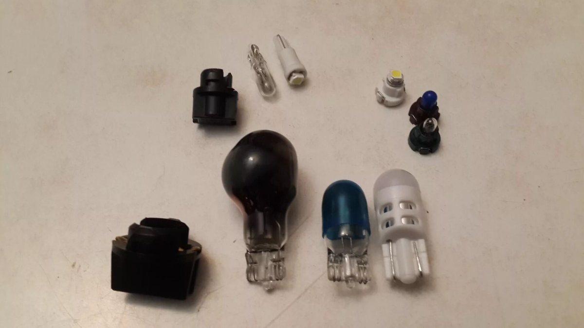 Лампочка габарита Монтеро спорт 2001