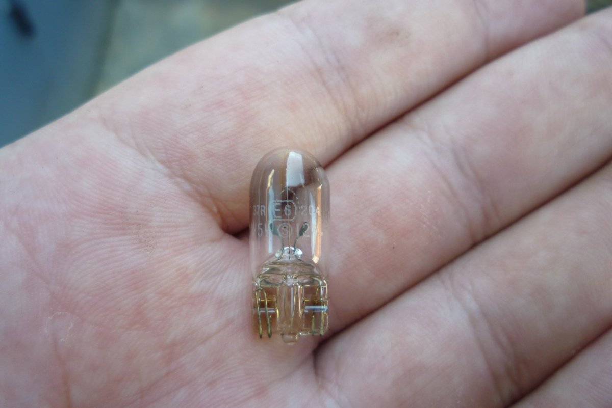 Лампа габарита на Mitsubishi Outlander 3 2012-2015