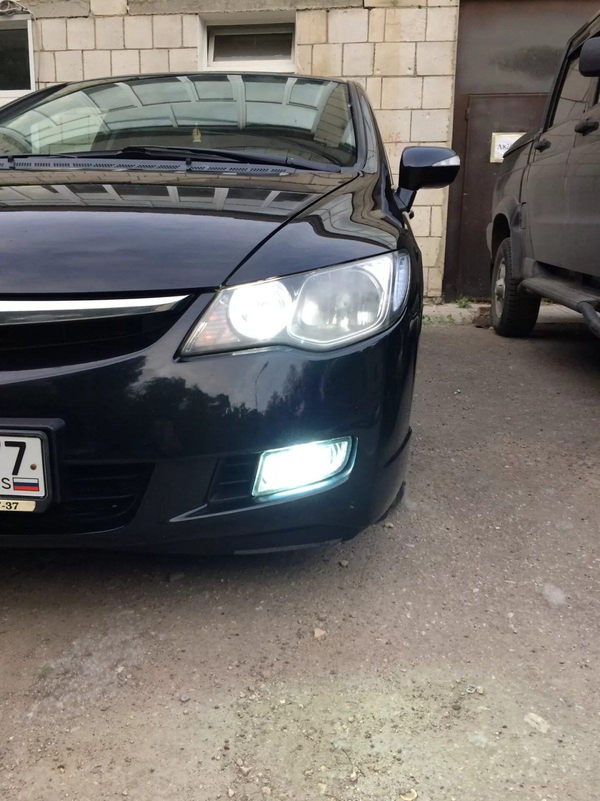 Honda Civic 4d черный.желтые туманки