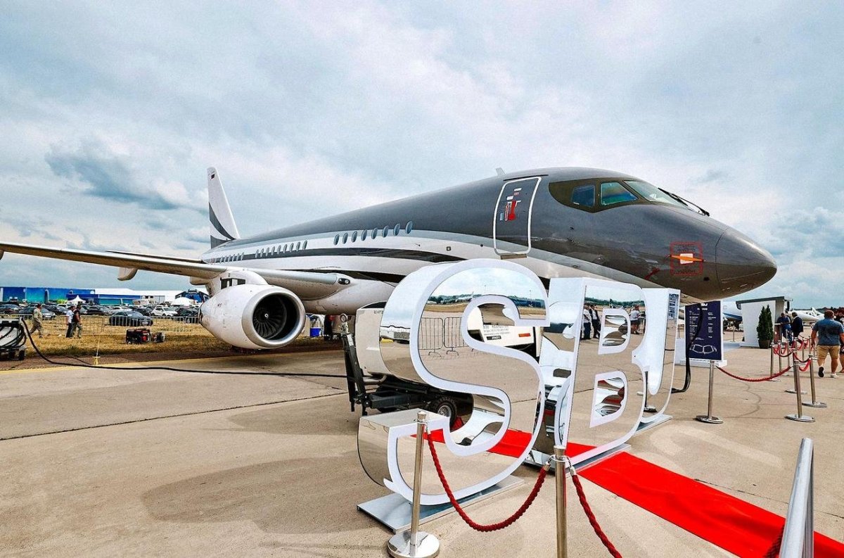 Самолёт Аурус бизнес Джет фото