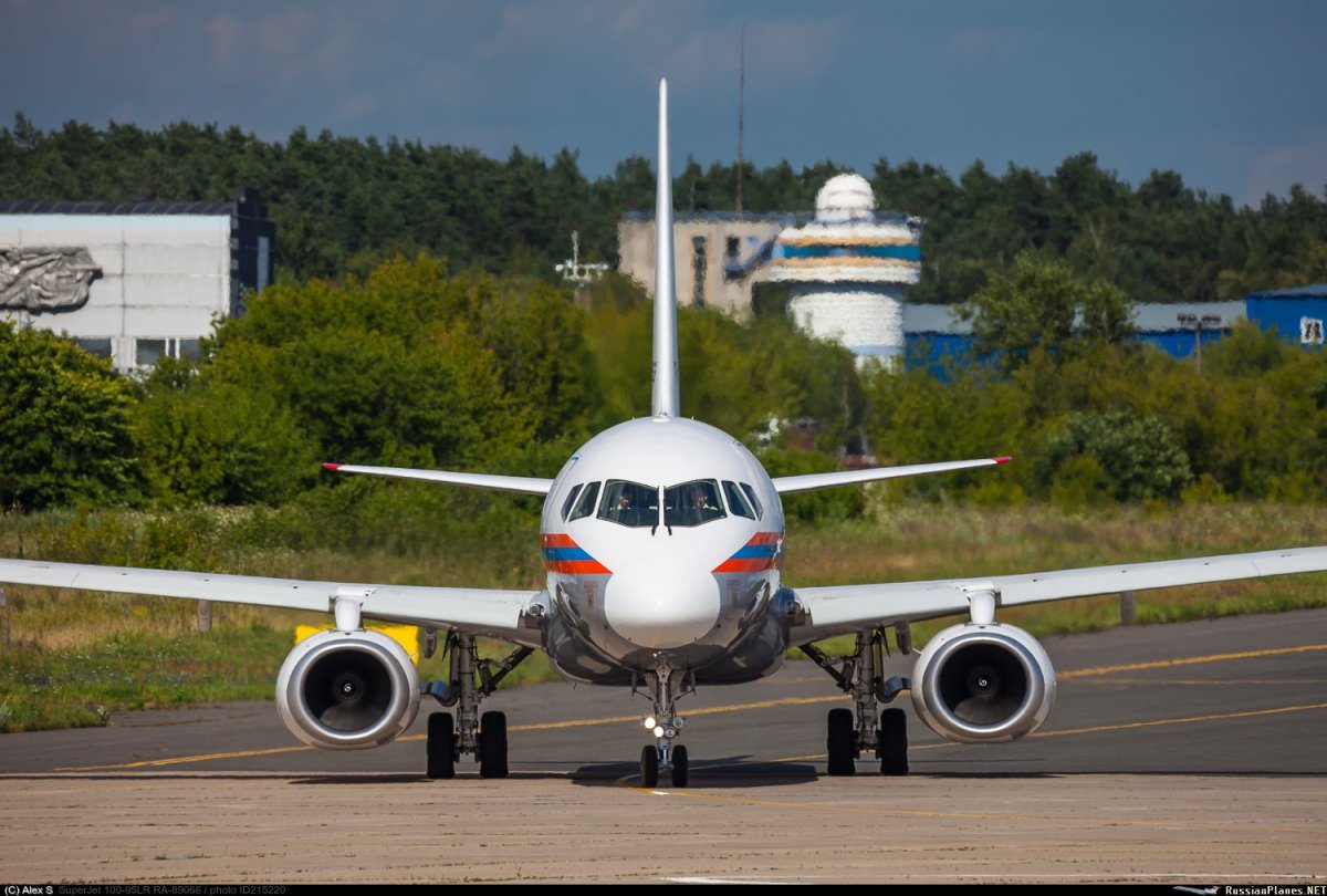 Sukhoi Superjet 100-95lr