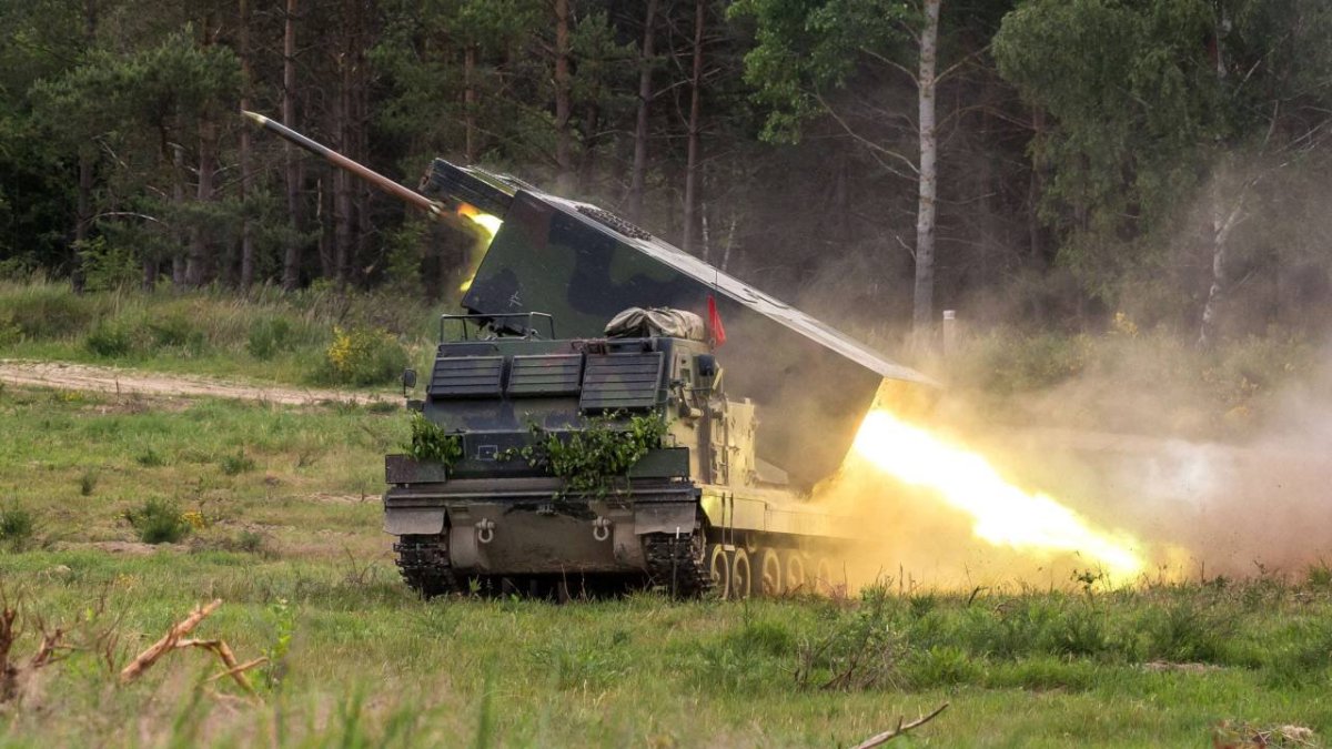 M270 MLRS ракетный комплекс