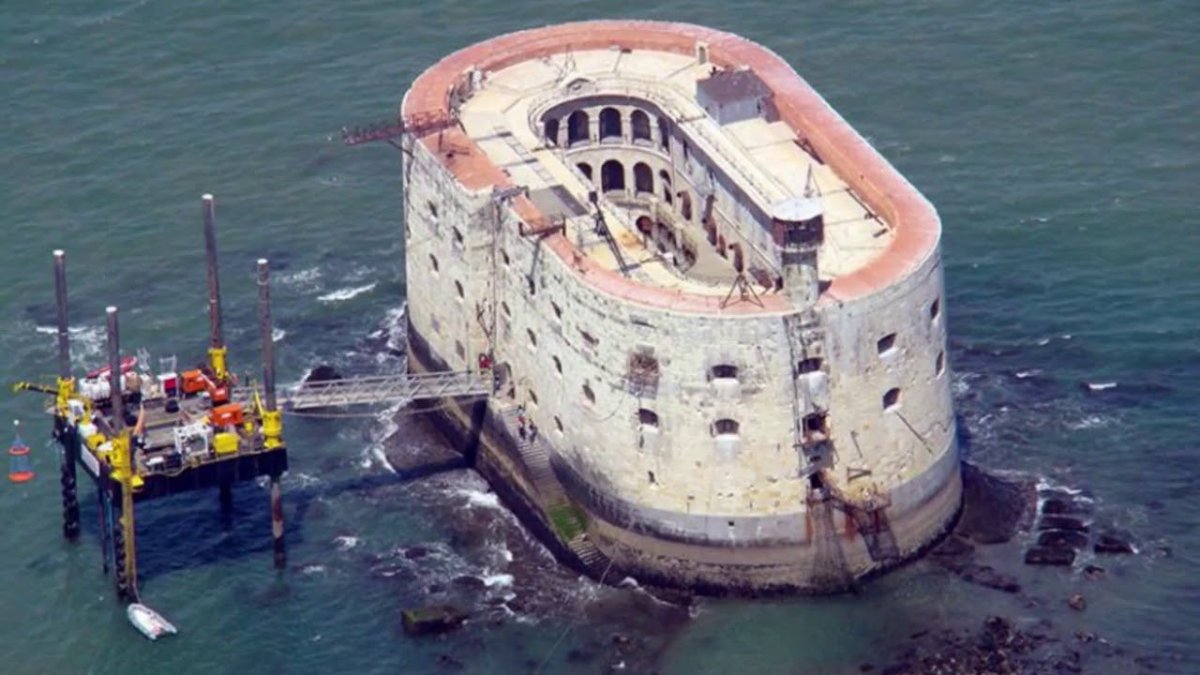 Форт Боярд тюрьма