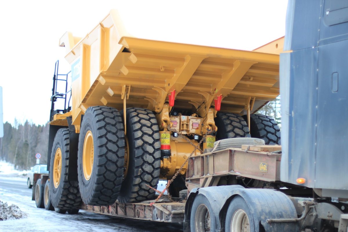 БЕЛАЗ 7547 на трале