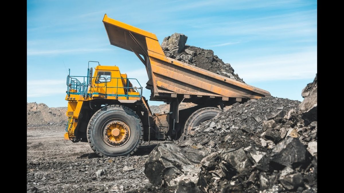 Угольный самосвал