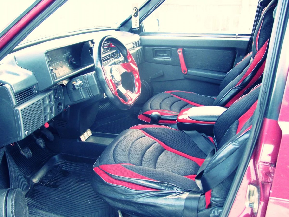 Красно черный салон ВАЗ 2109