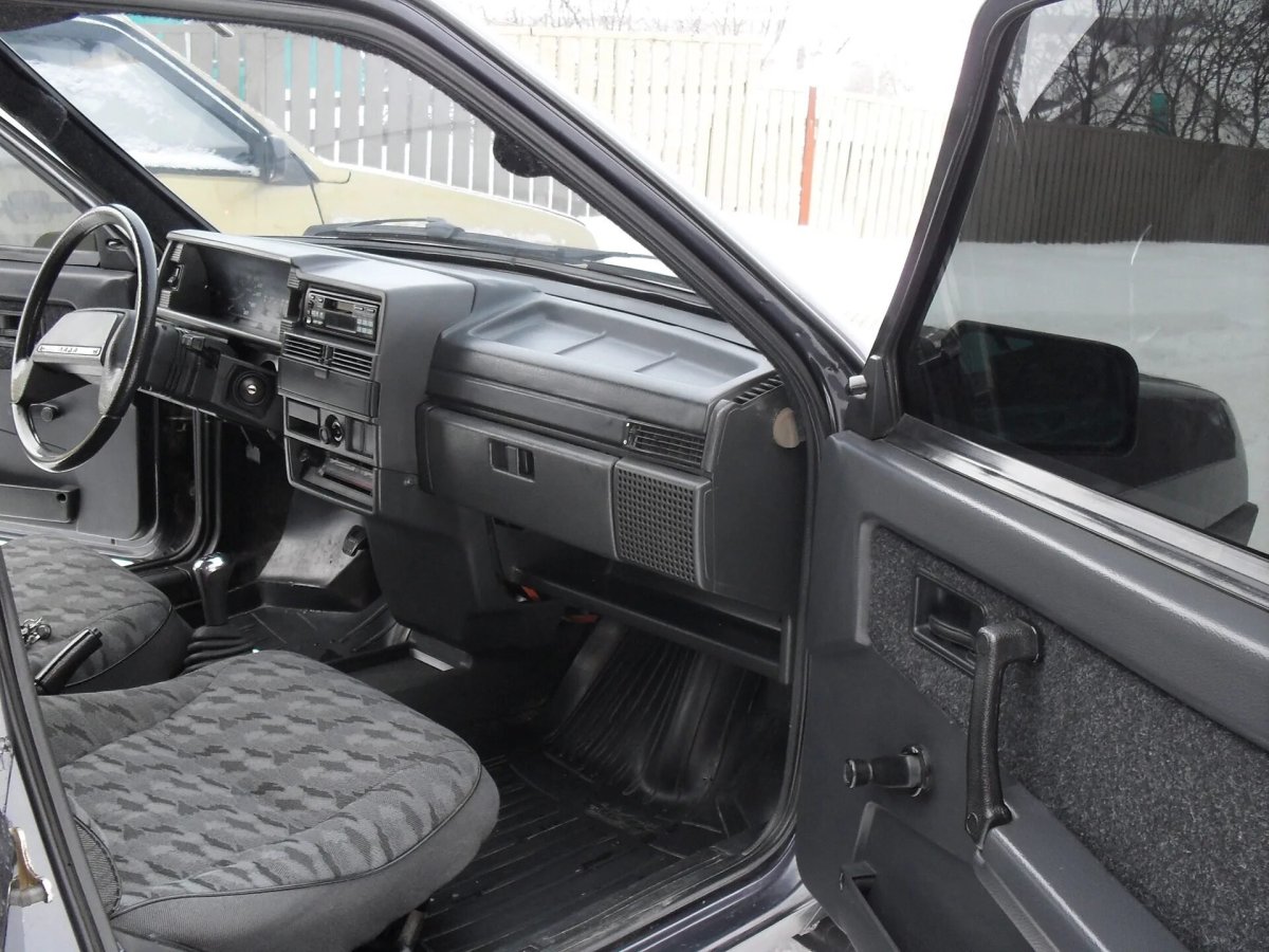 ВАЗ 21099 экспортная салон