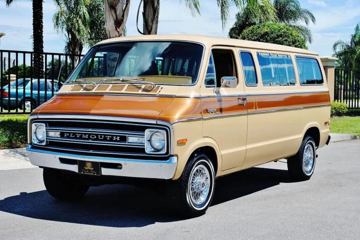 Plymouth Voyager 1974