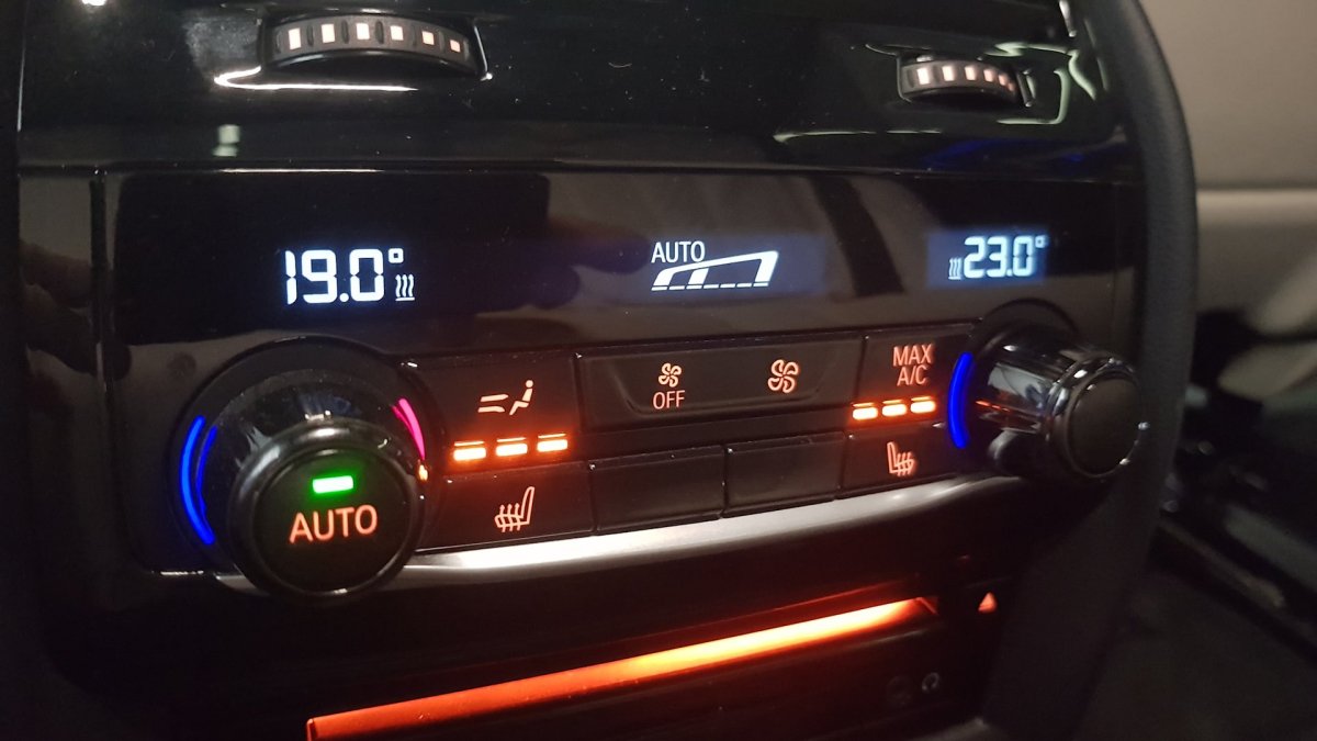 Двухзонный климат контроль Лансер 10