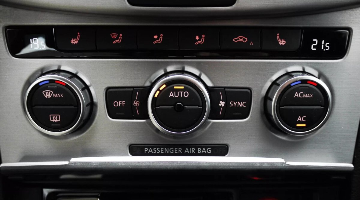 Блок управления климат-контролем Volkswagen Passat b7