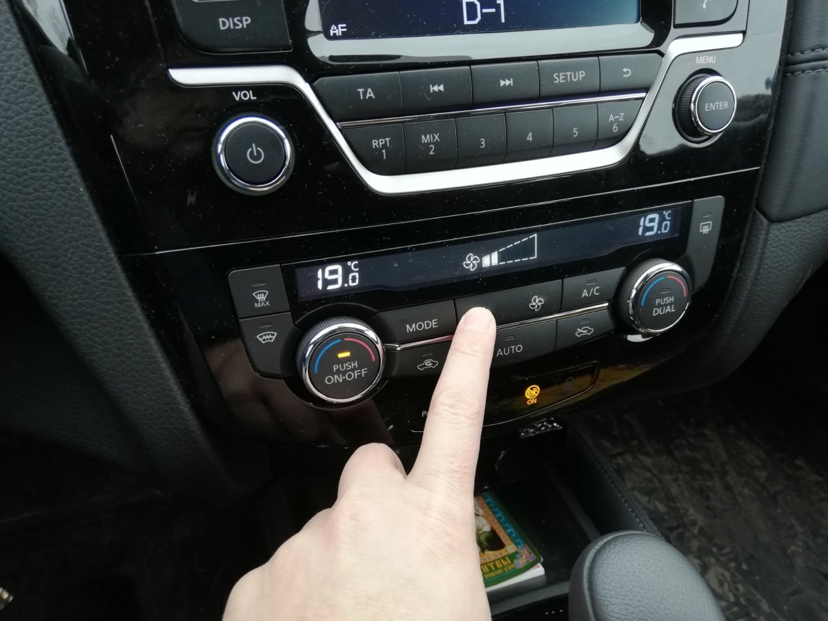 Nissan Qashqai +2 климат контроль