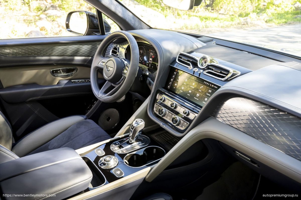 Бентли 2022