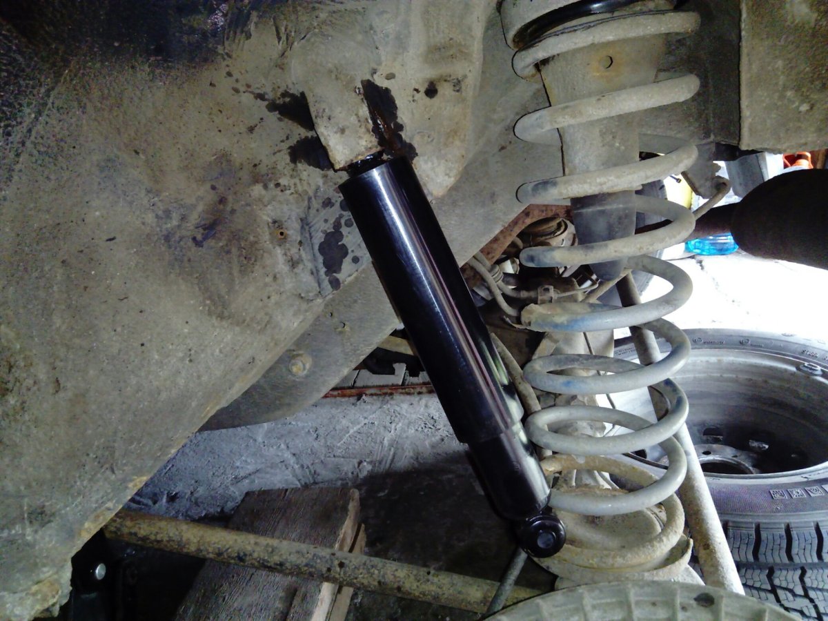 Задние стойки Нива 21214