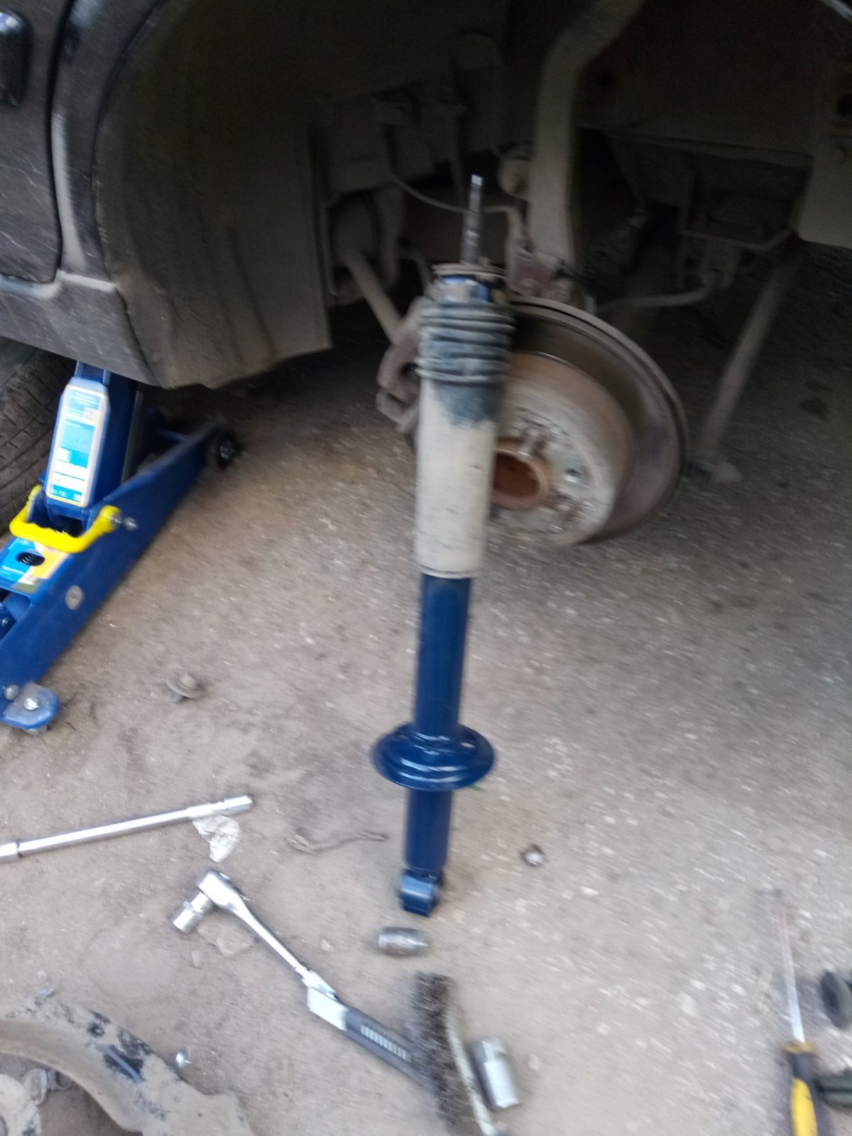 Задние стойки Киа Маджентис 2004г