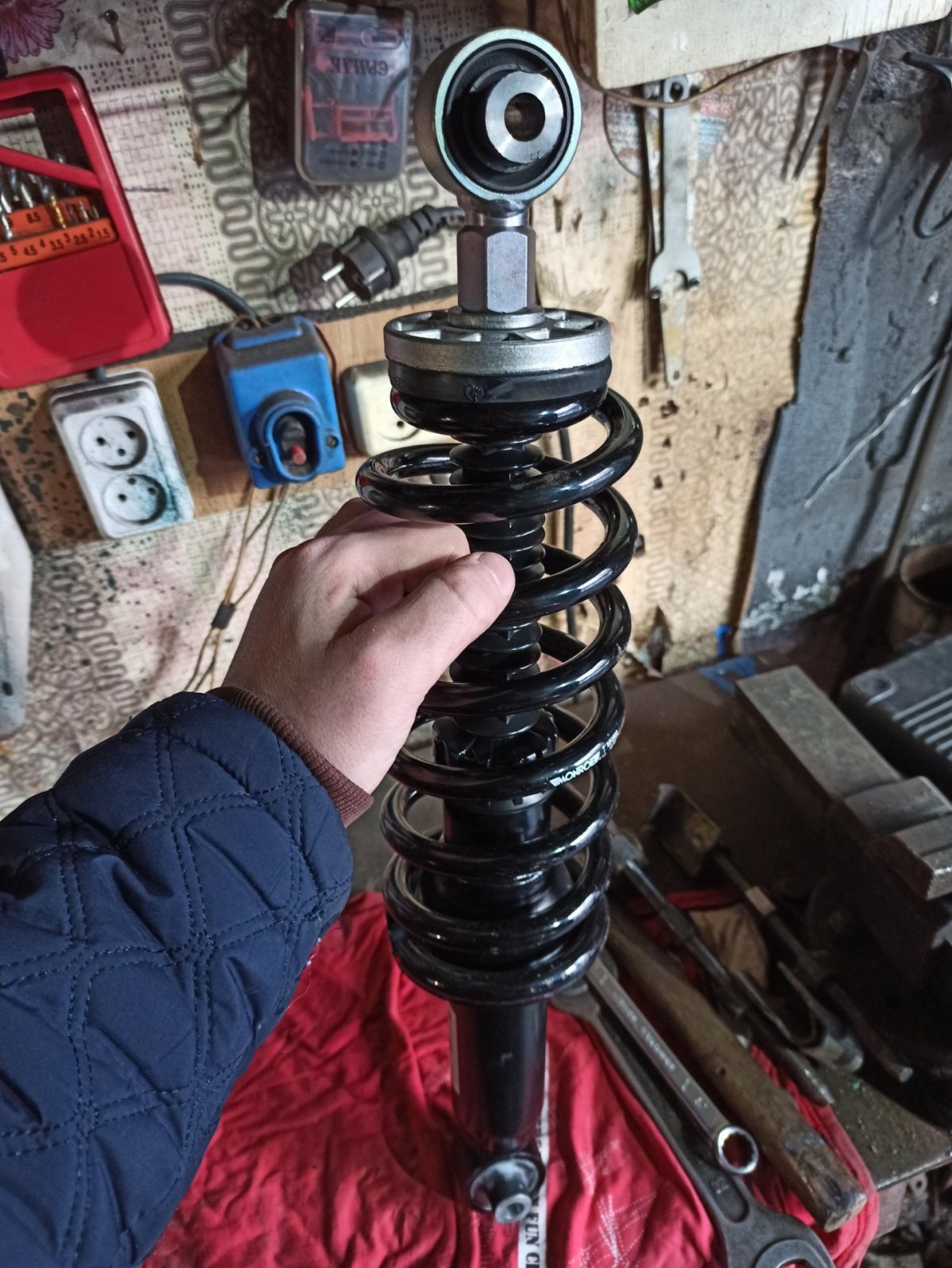 Задние амортизаторы Пежо 508