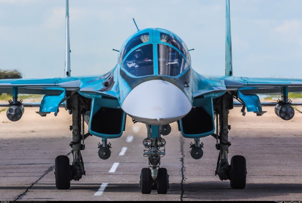 Истребитель-бомбардировщик Су-34