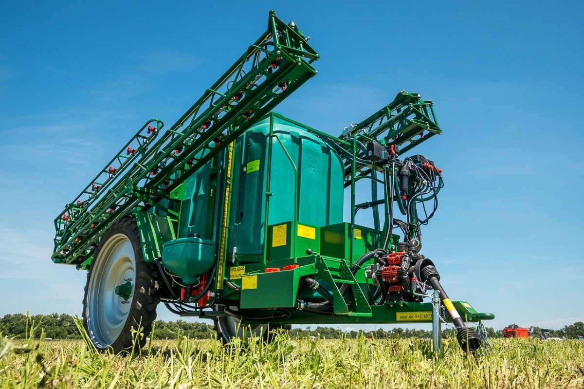 Прицепной опрыскиватель Гварта 5