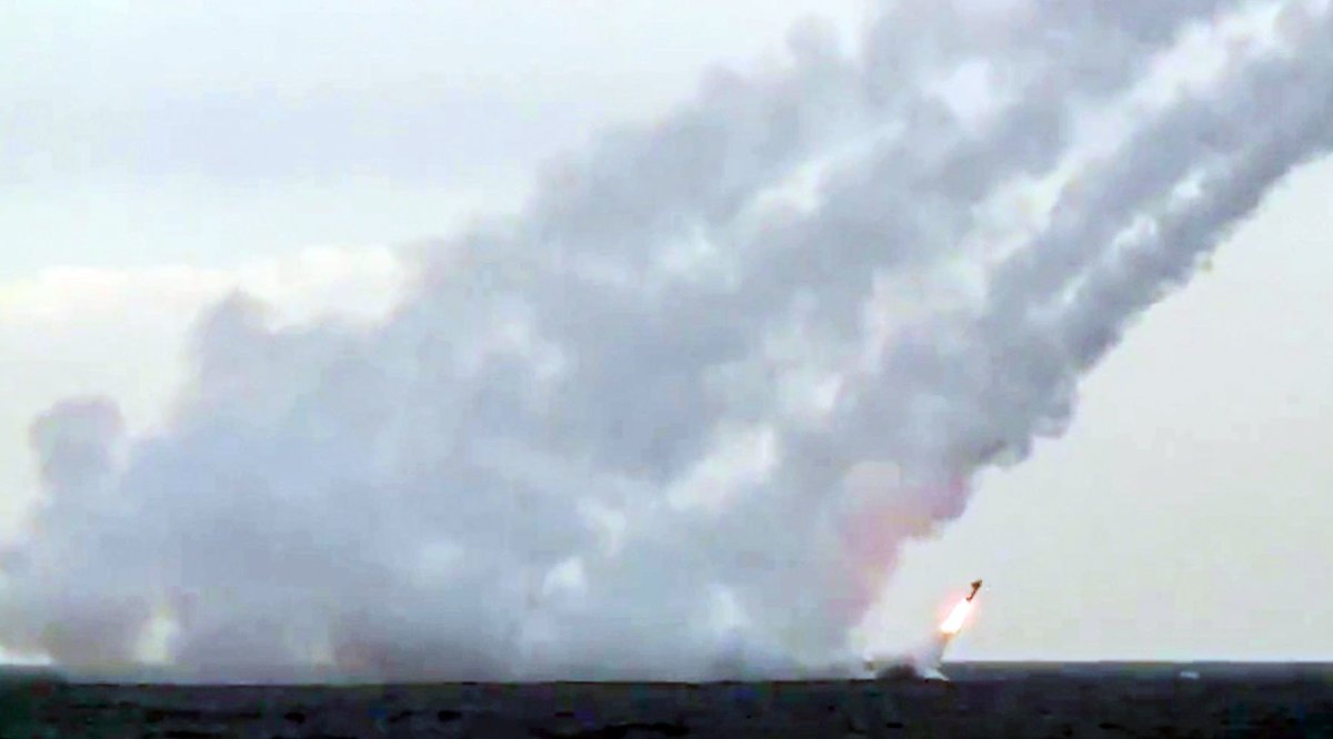 Пуск крылатой ракеты Калибр