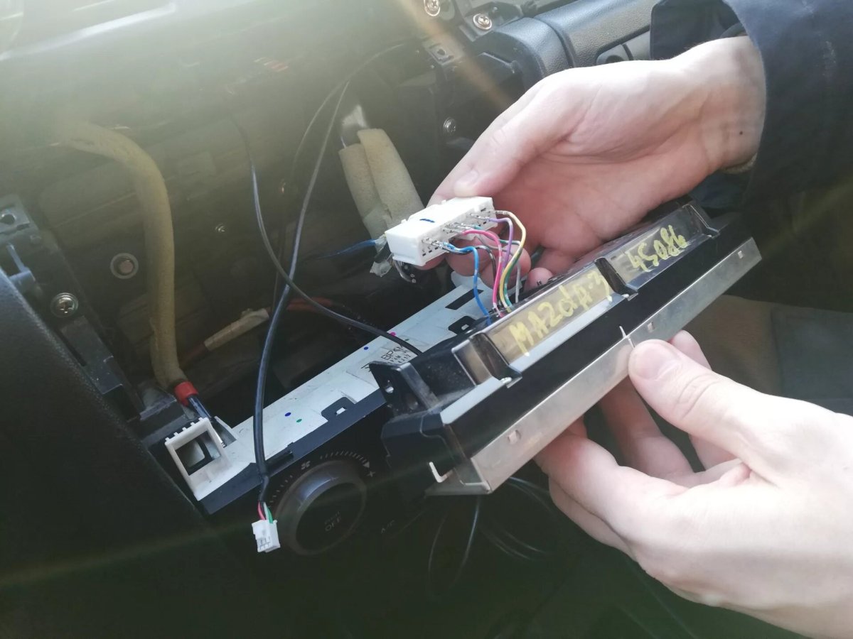 Дисплей Мазда 3 дорестайл