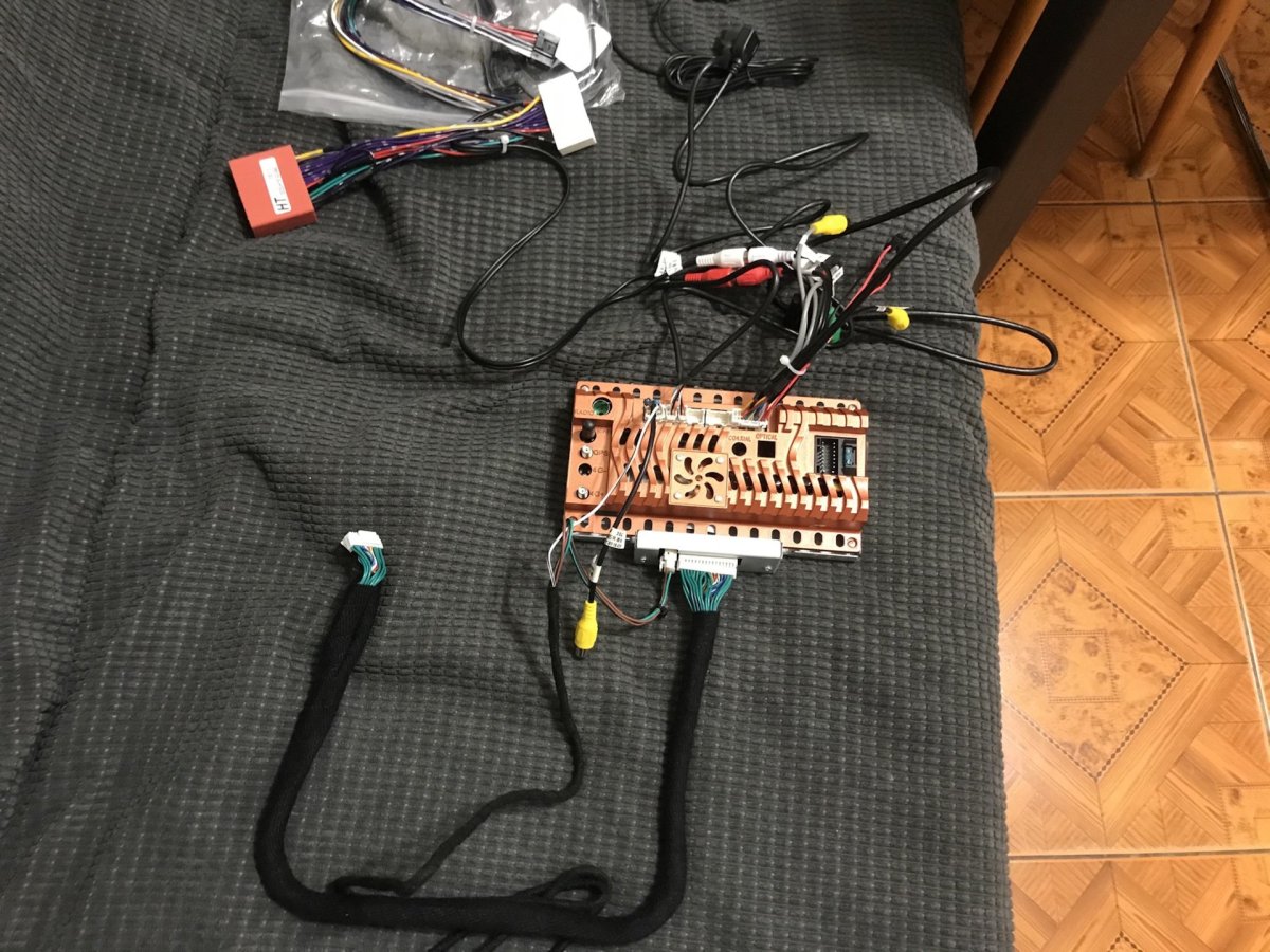 2 Дин магнитола 7010в подключить камеру заднего вида