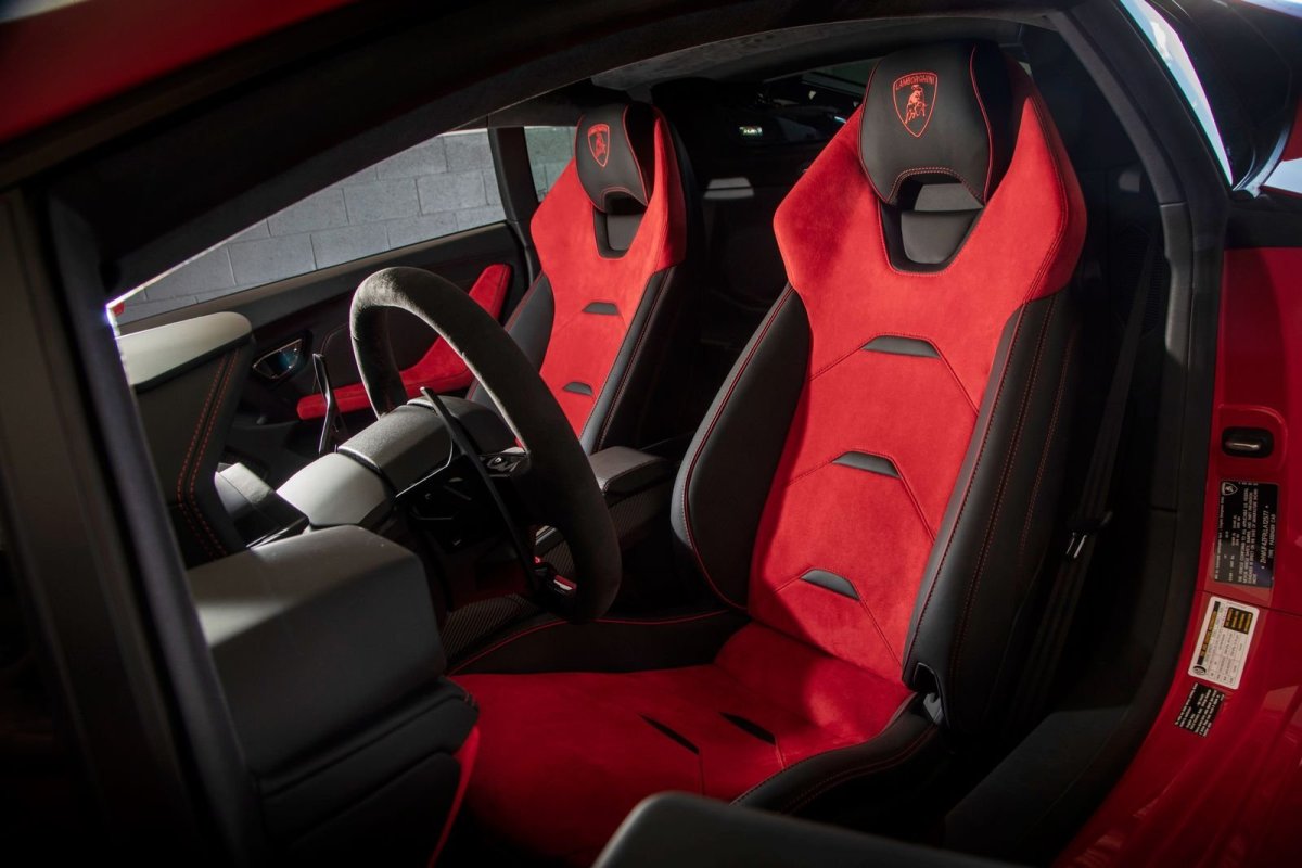 Lamborghini Huracan EVO Interior
