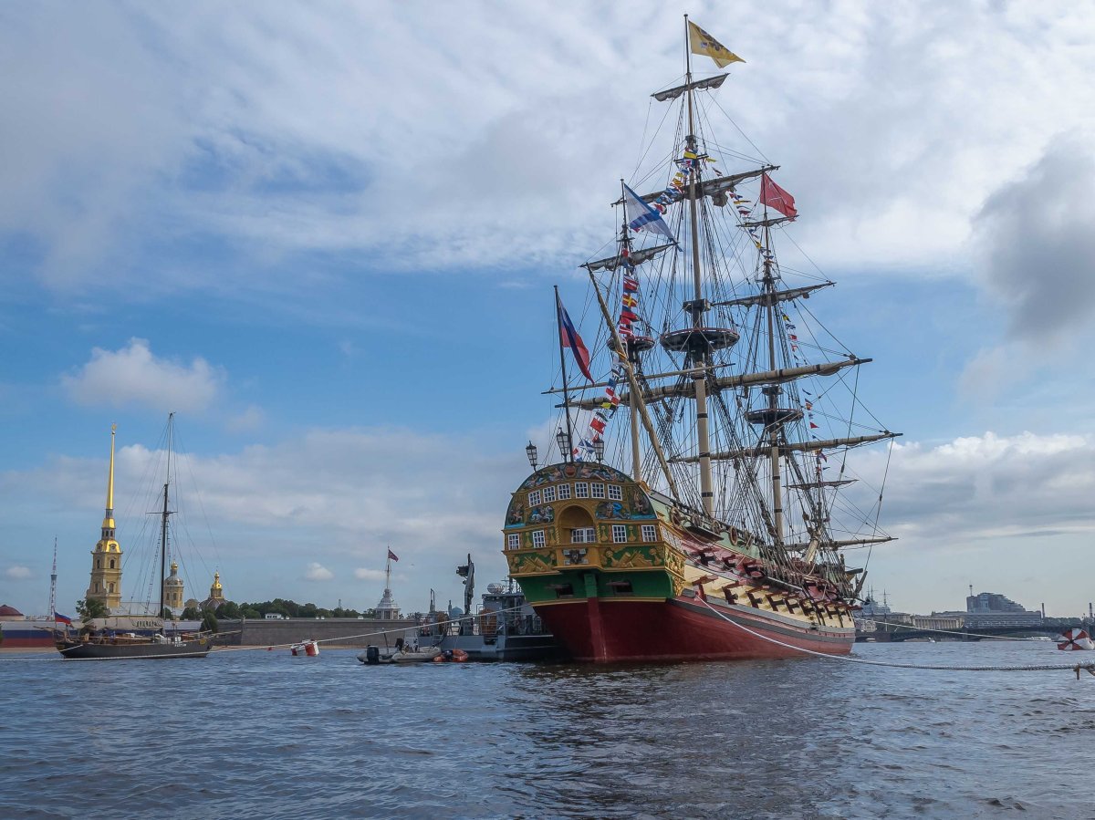 Корабль Полтава в Санкт-Петербурге фото