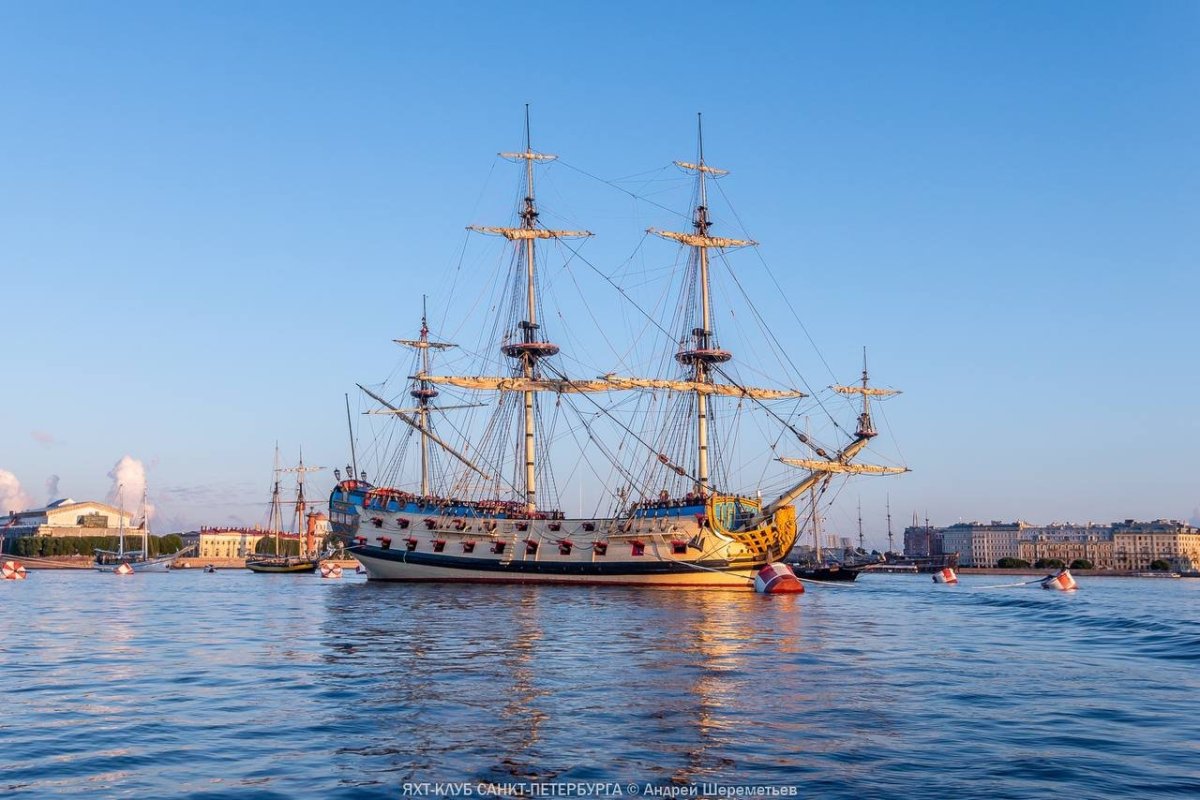 Исторические парусники на Неве