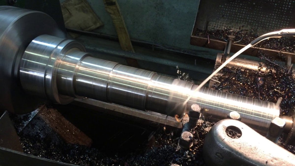 Черновая обработка металла на токарном станке